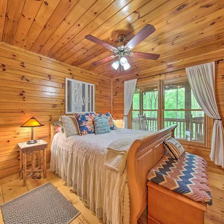Peaceful Blue Ridge Cabin With Decks And Fire Pit Ngoại thất bức ảnh