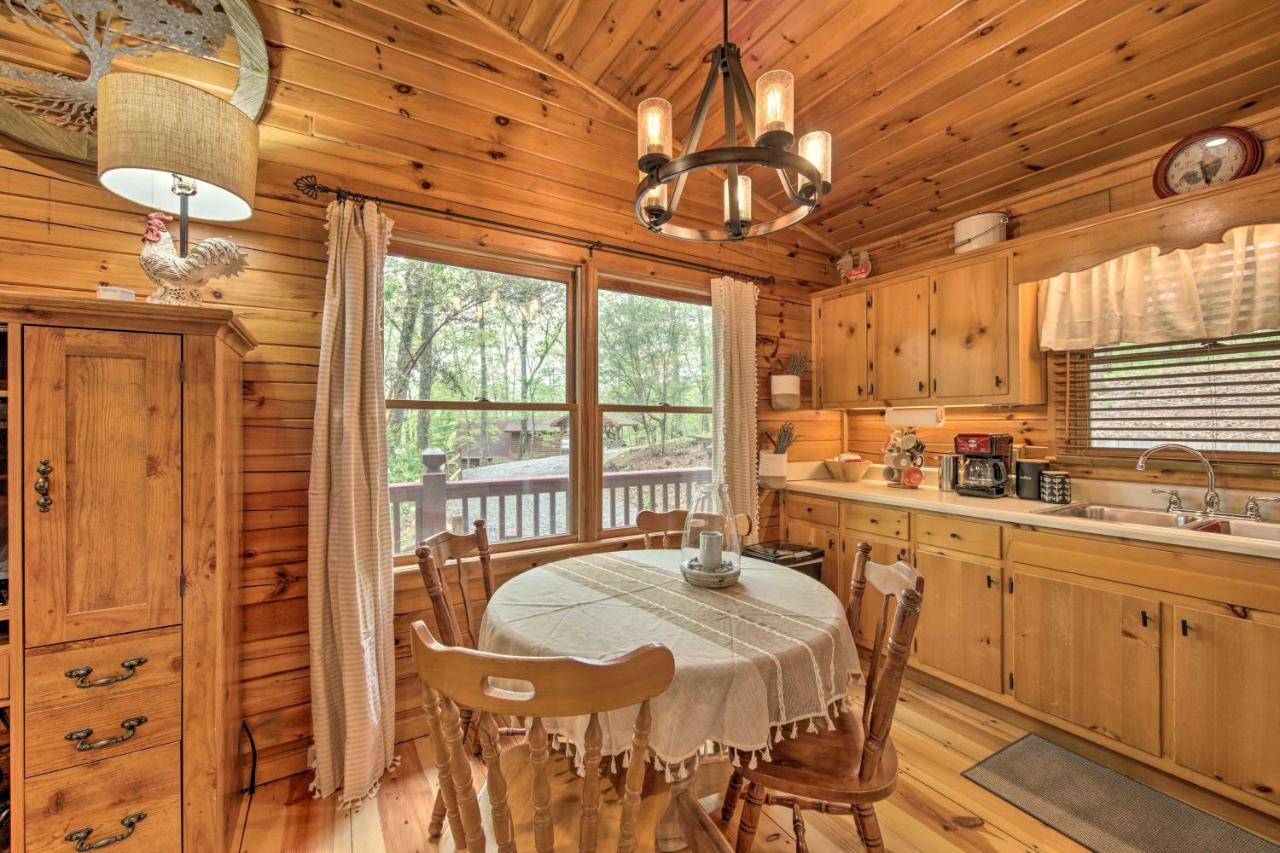 Peaceful Blue Ridge Cabin With Decks And Fire Pit Ngoại thất bức ảnh
