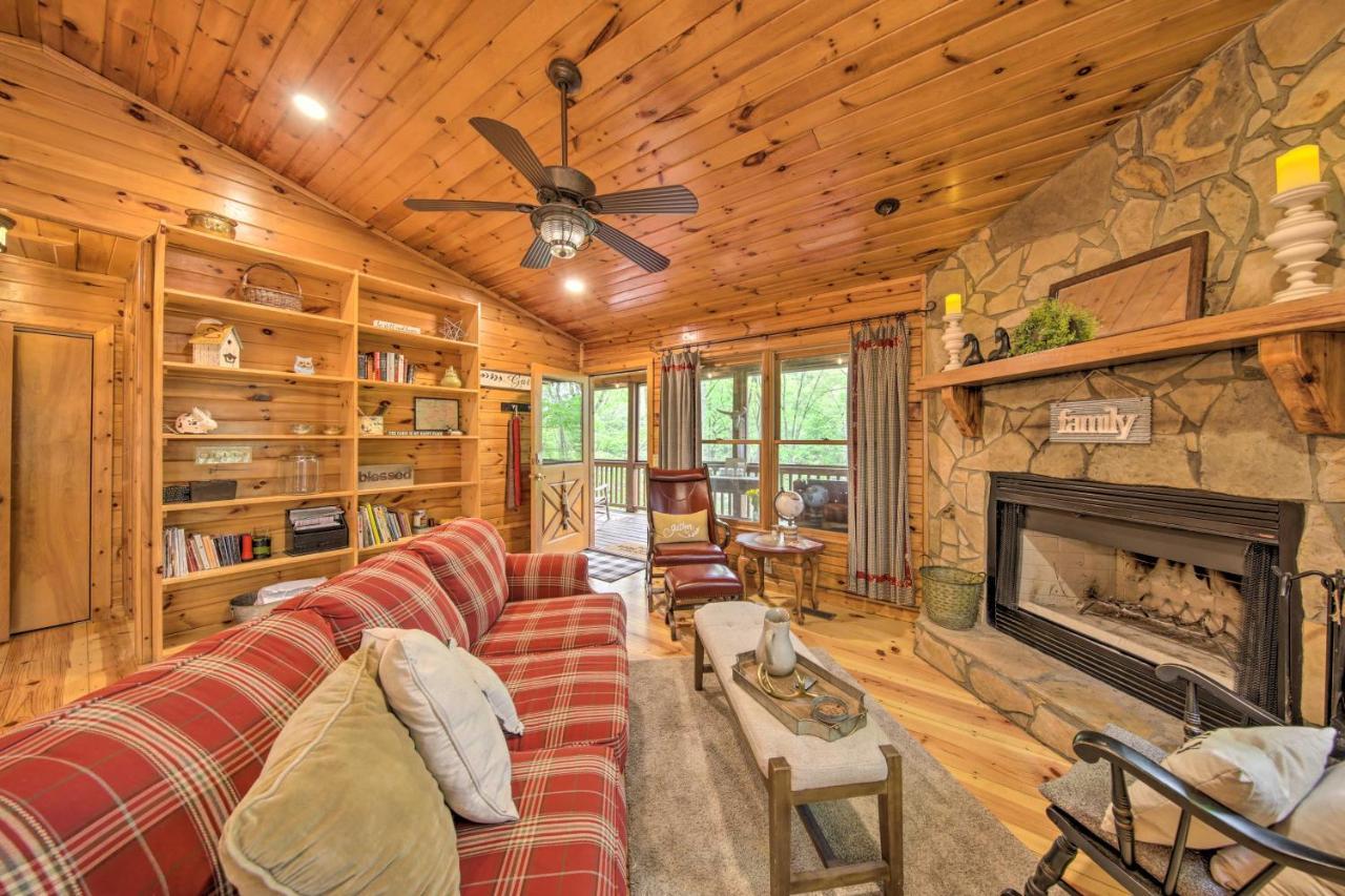 Peaceful Blue Ridge Cabin With Decks And Fire Pit Ngoại thất bức ảnh