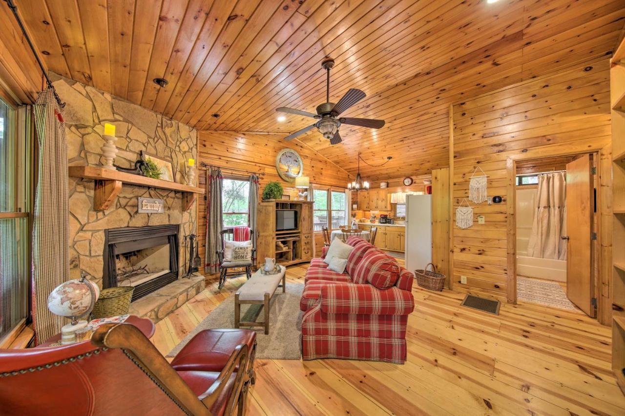 Peaceful Blue Ridge Cabin With Decks And Fire Pit Ngoại thất bức ảnh