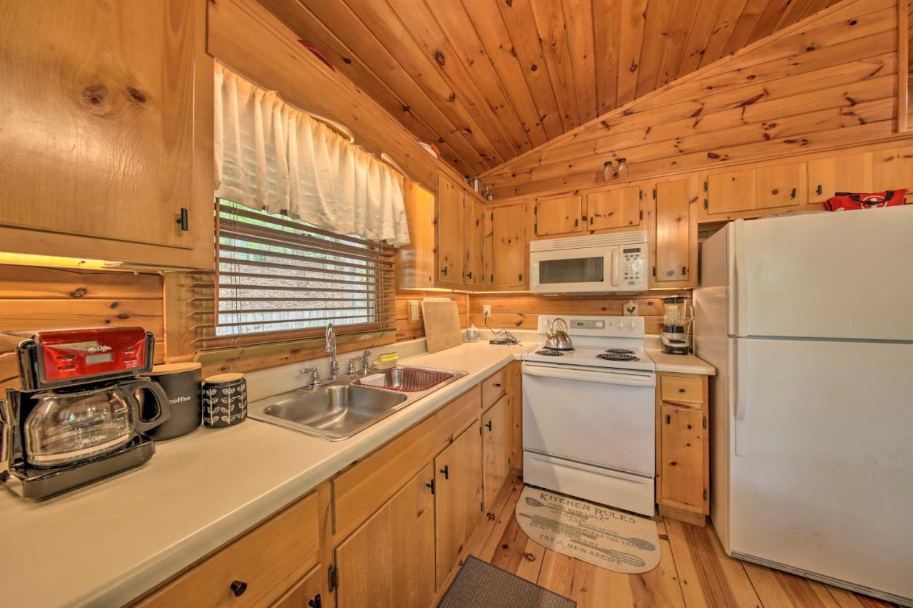 Peaceful Blue Ridge Cabin With Decks And Fire Pit Ngoại thất bức ảnh