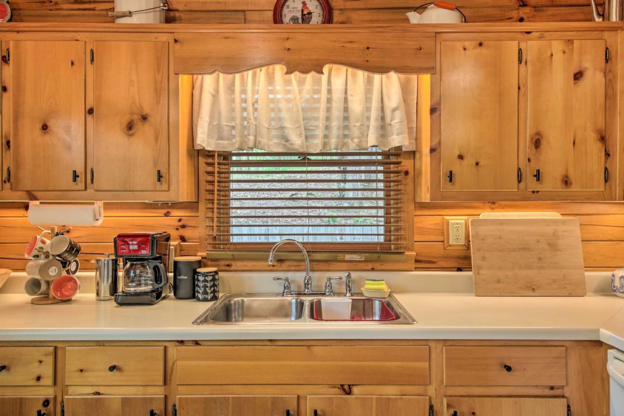 Peaceful Blue Ridge Cabin With Decks And Fire Pit Ngoại thất bức ảnh