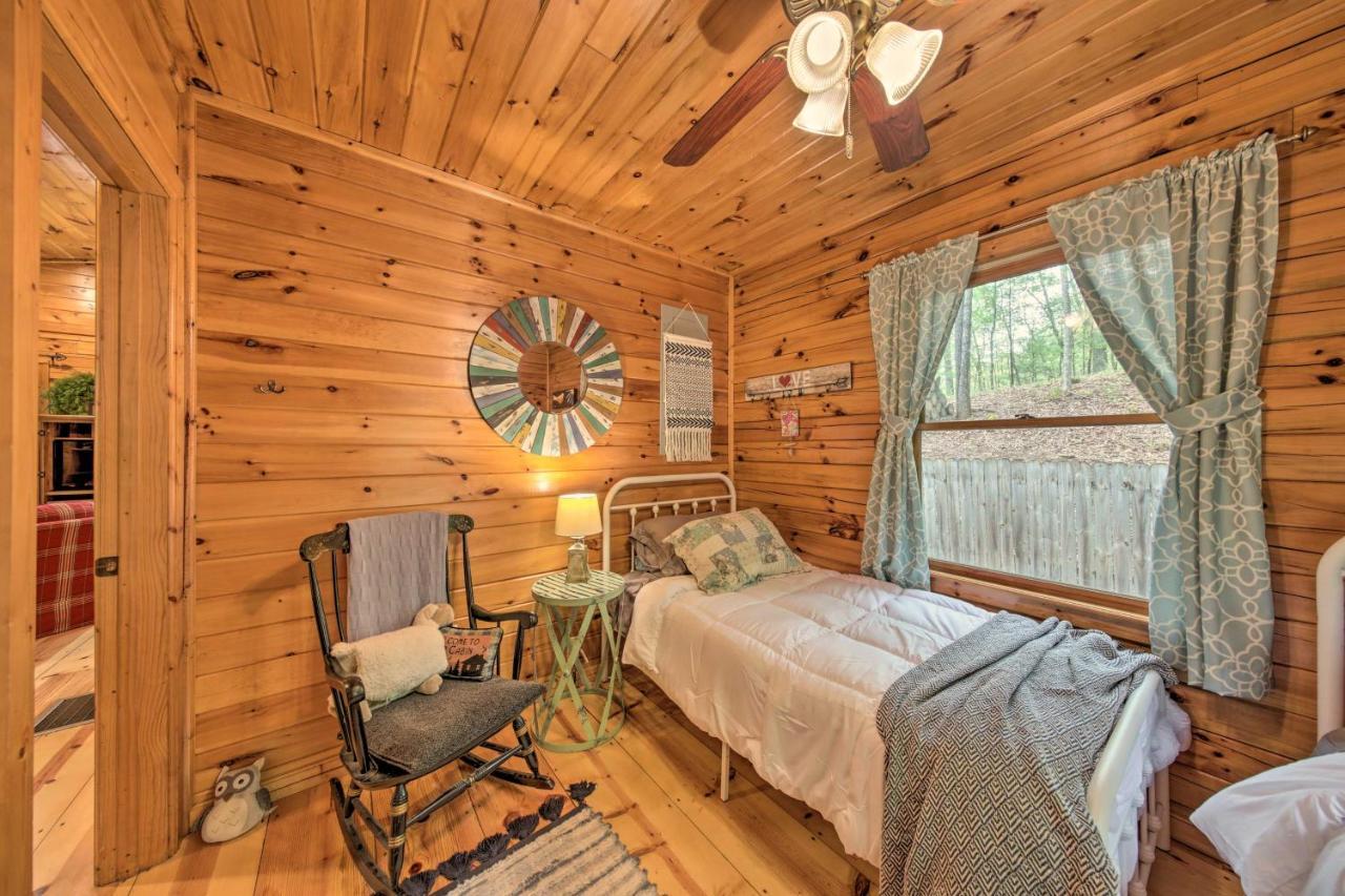 Peaceful Blue Ridge Cabin With Decks And Fire Pit Ngoại thất bức ảnh