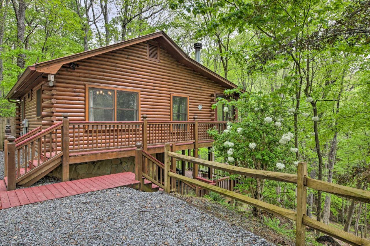Peaceful Blue Ridge Cabin With Decks And Fire Pit Ngoại thất bức ảnh