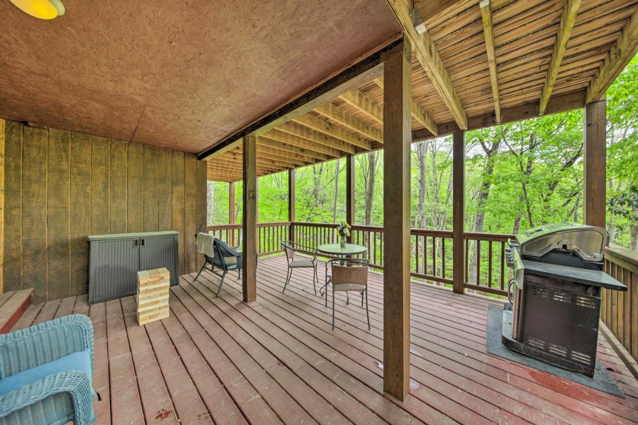 Peaceful Blue Ridge Cabin With Decks And Fire Pit Ngoại thất bức ảnh